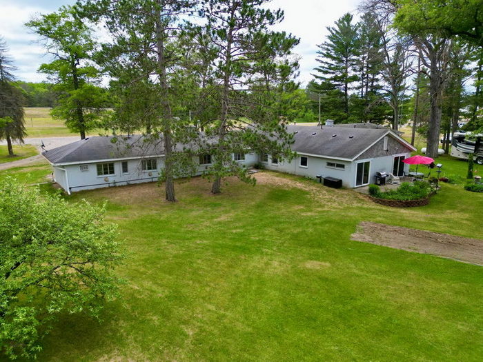 9 Oaks Inn (Pine Aire Motel, Pine-Aire Motel) - From Real Estate Listing (newer photo)